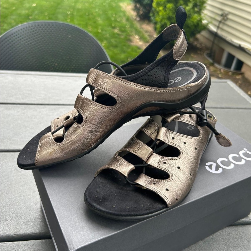 Ecco Metallic Sandals Size 8.5 NEW